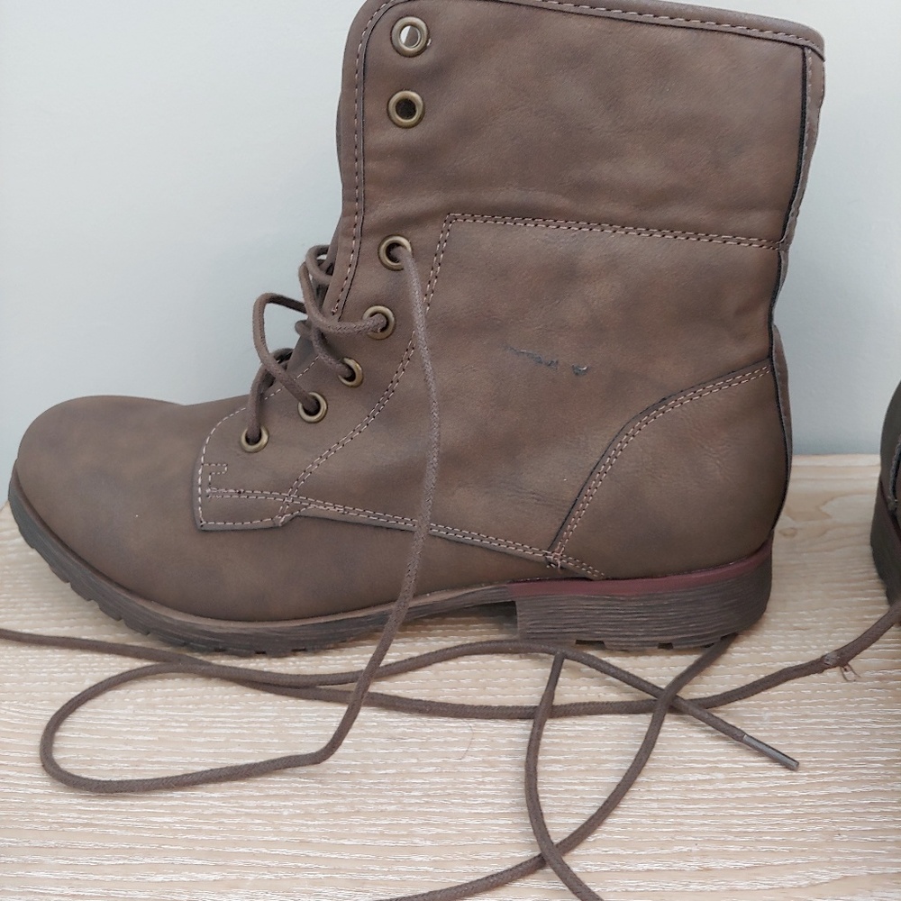 Shoes - Picture 2 of 5